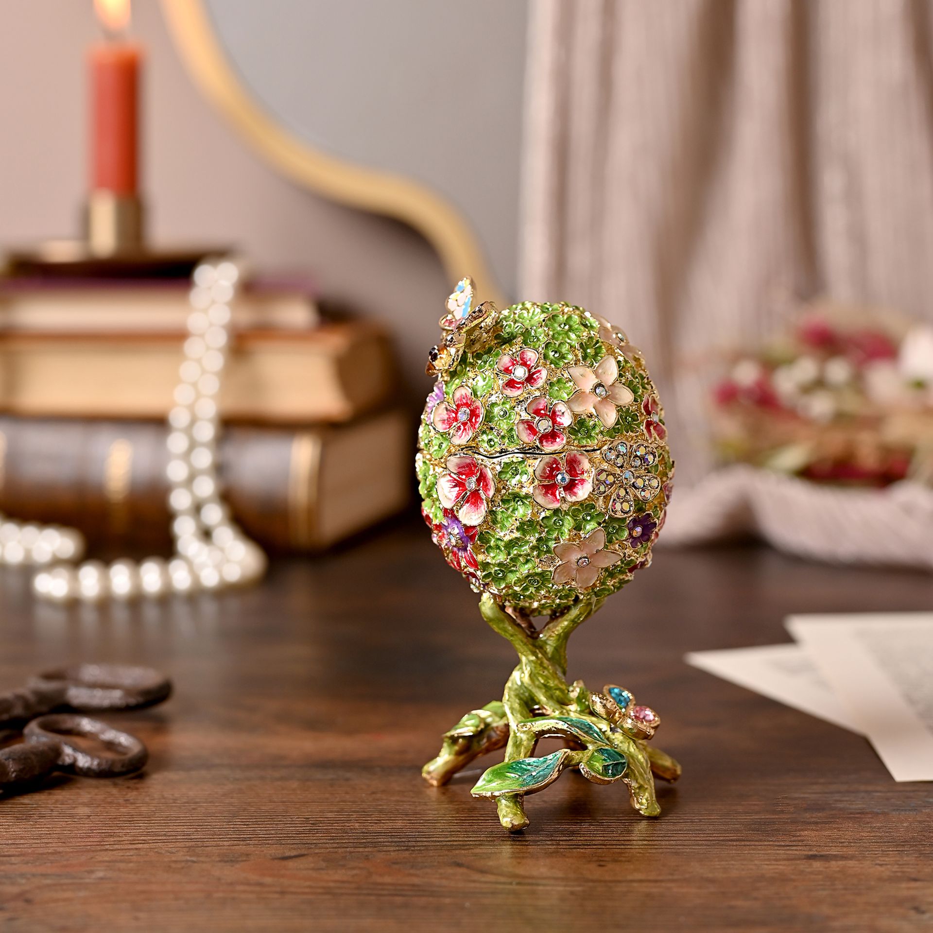 Treasured Trinkets - Floral Foiliage Egg