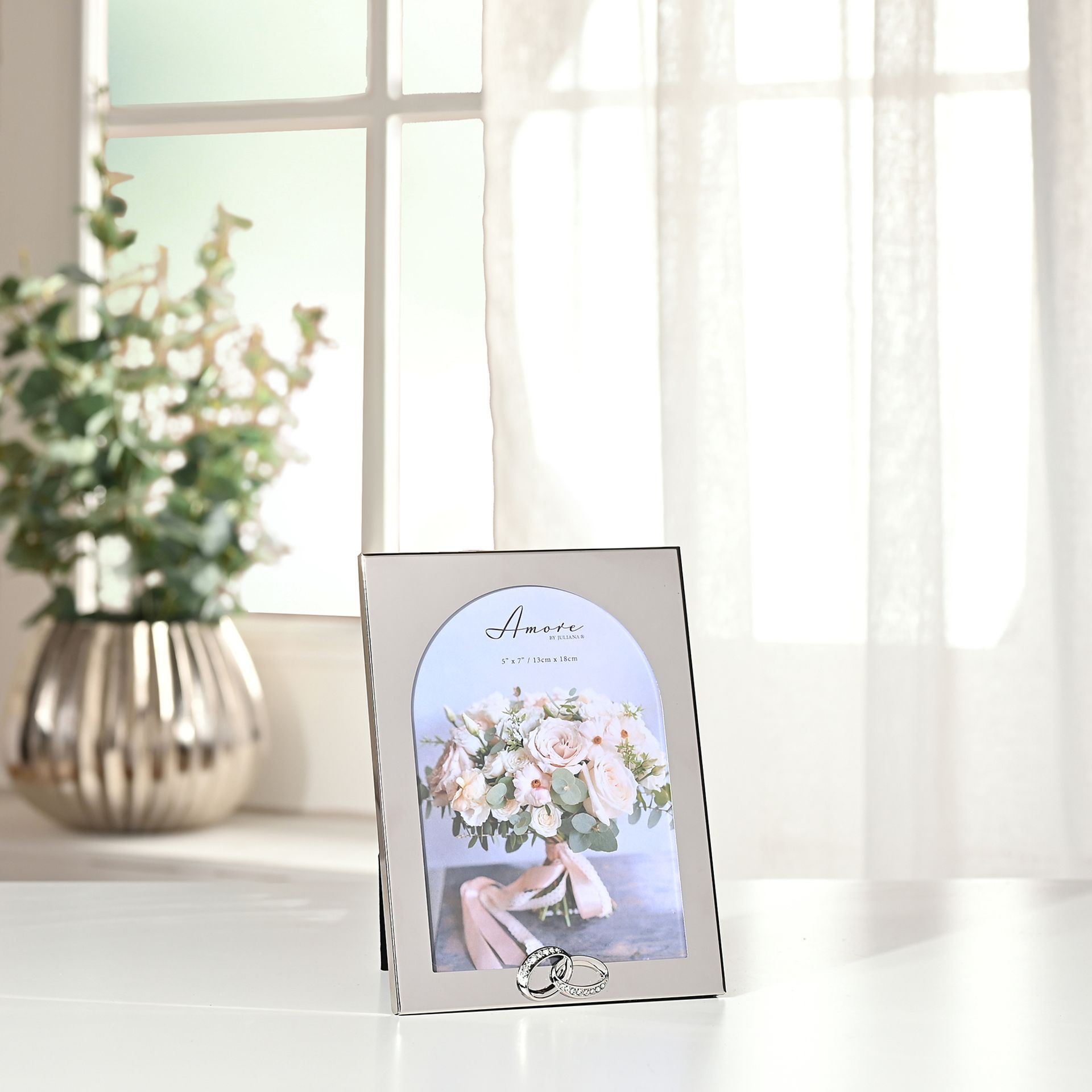 Amore Arch Photo Frame With Rings 5" x 7"