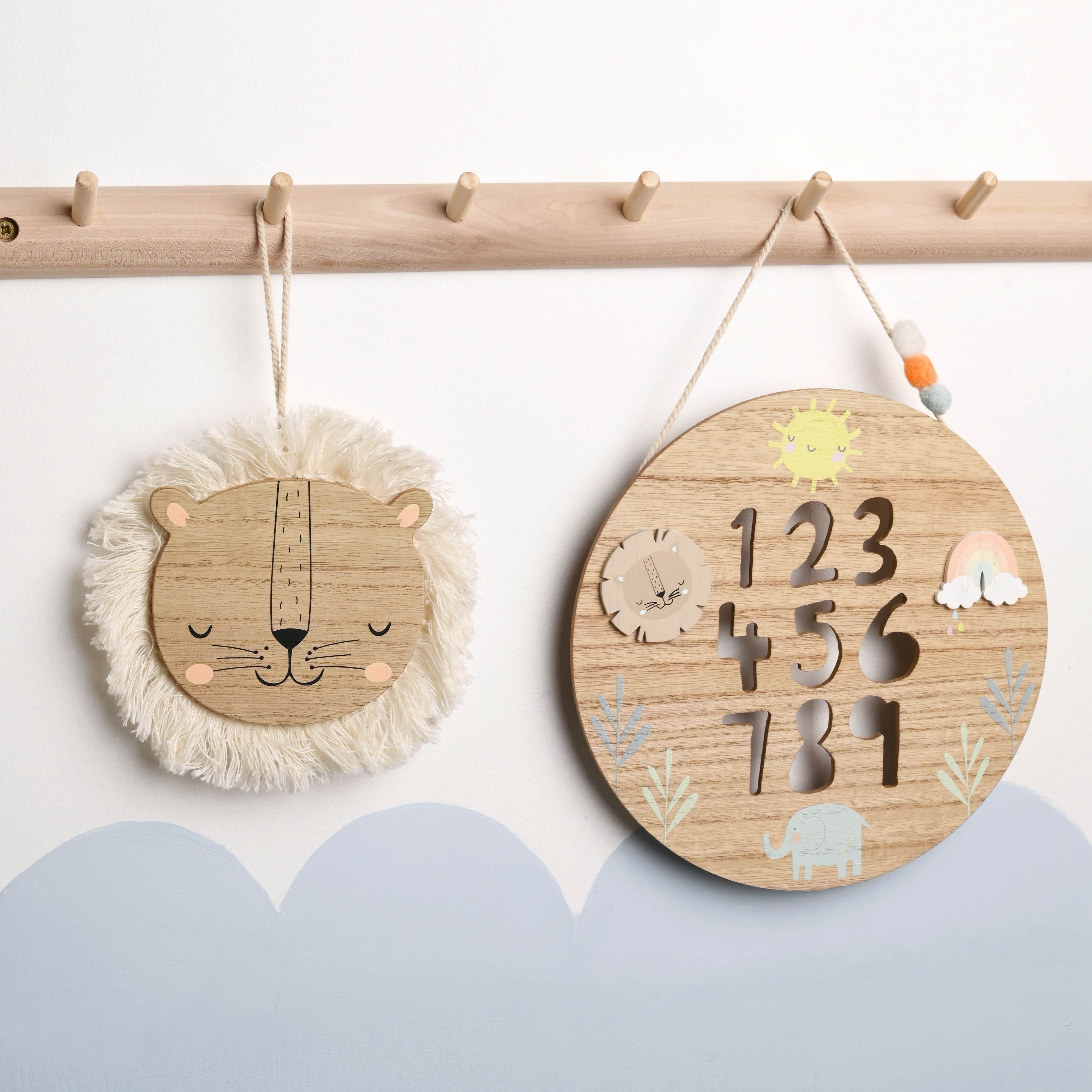 Petit Cheri Hanging Lion Head 19cm