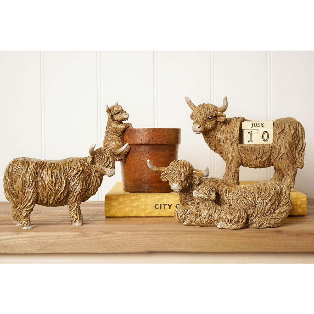 Country Living Highland Cow Figurine and Tealight Holder