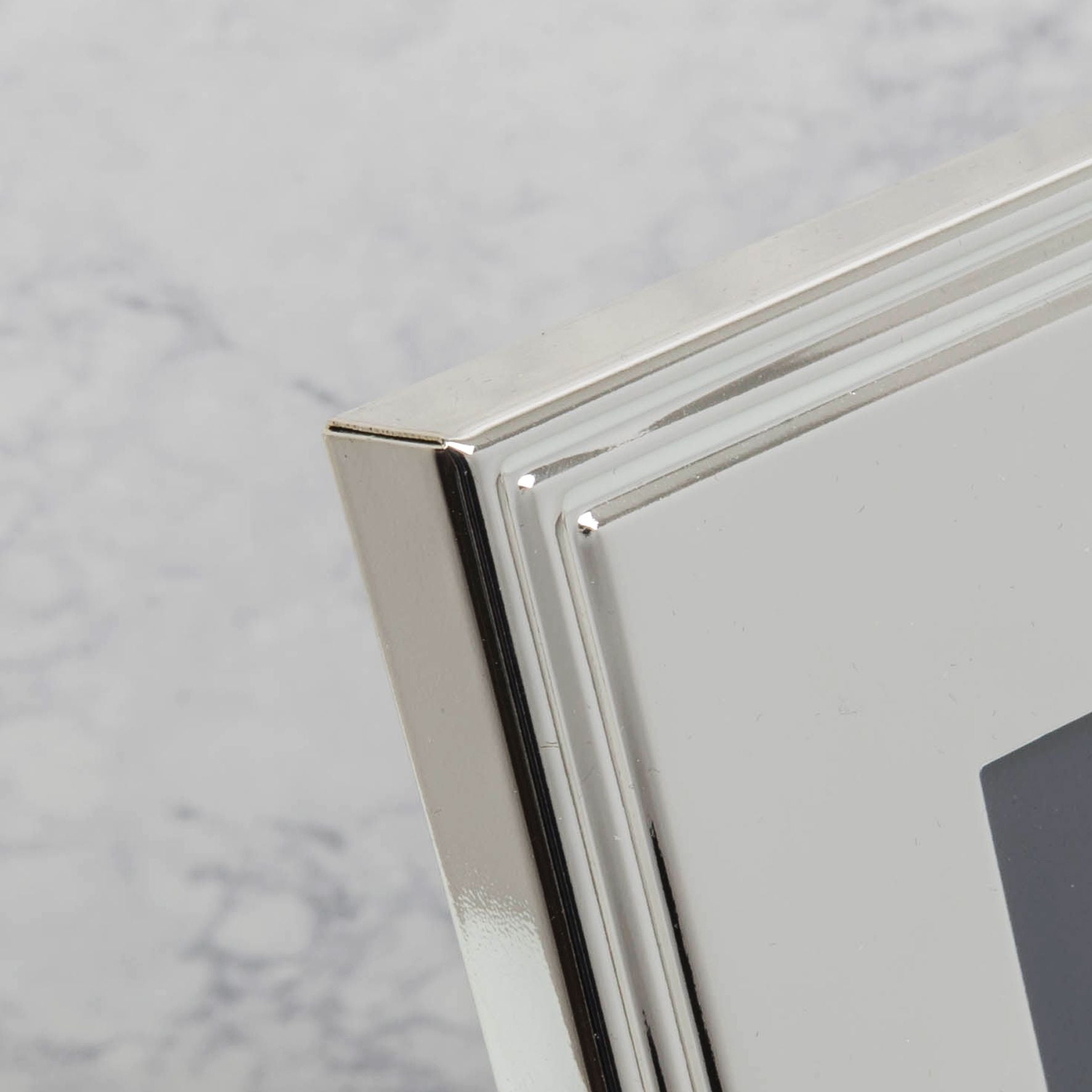 Elegance Silverplated Rib Edge Frame 4" x 6" Gift Boxed