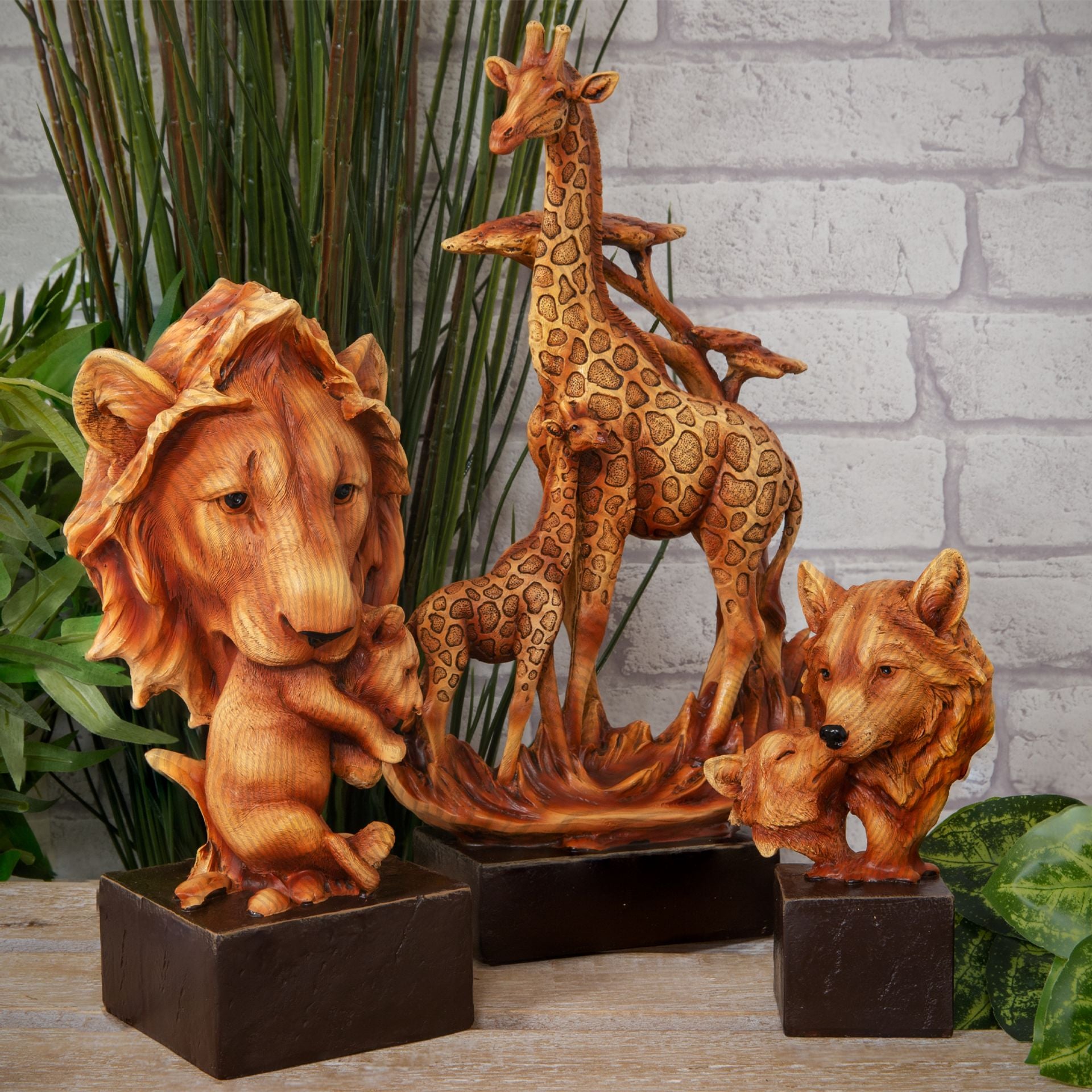 Naturecraft Wood Effect Resin Figurine - Wolves