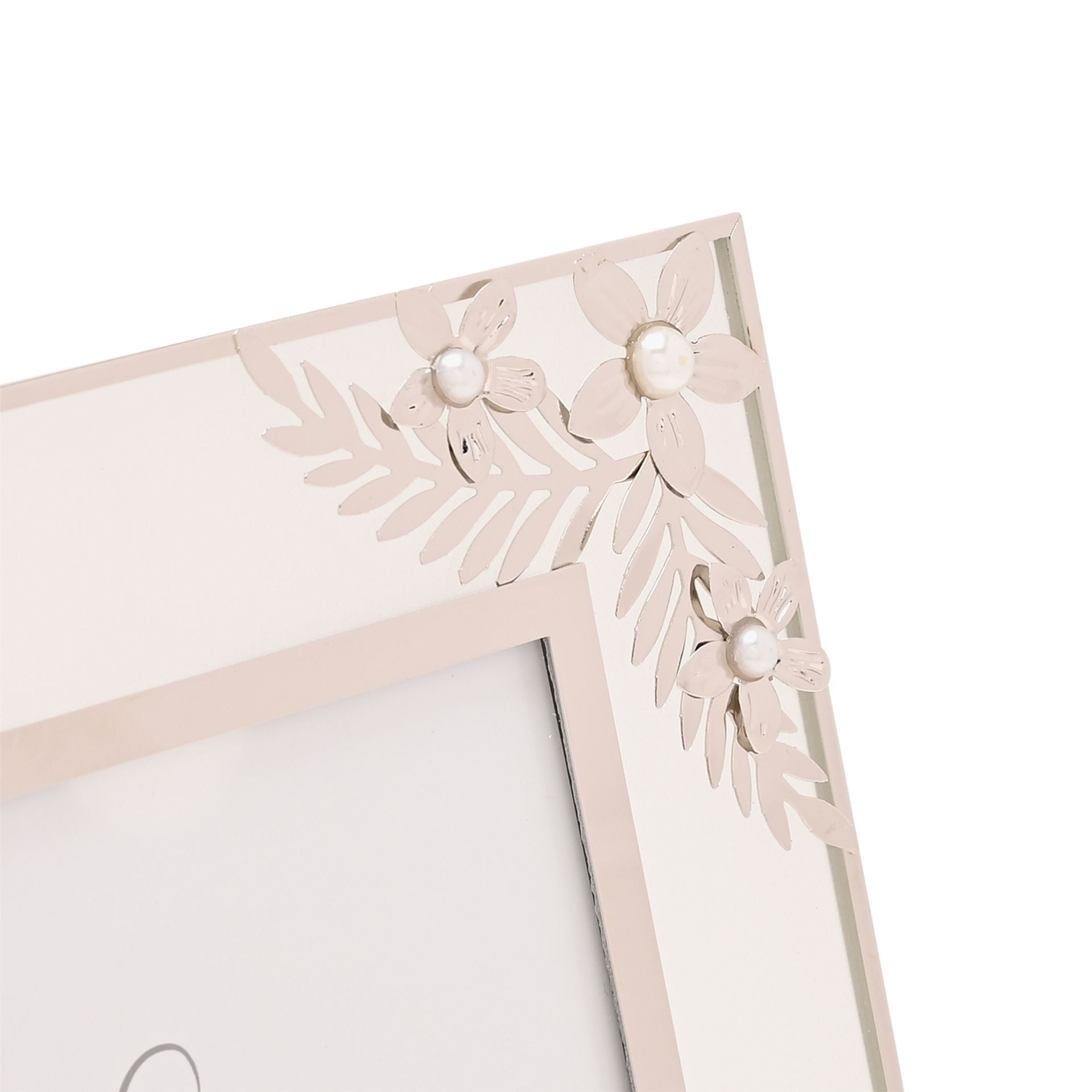 Sophia Classic Silver Daisy Photo Frame 4" x 6"