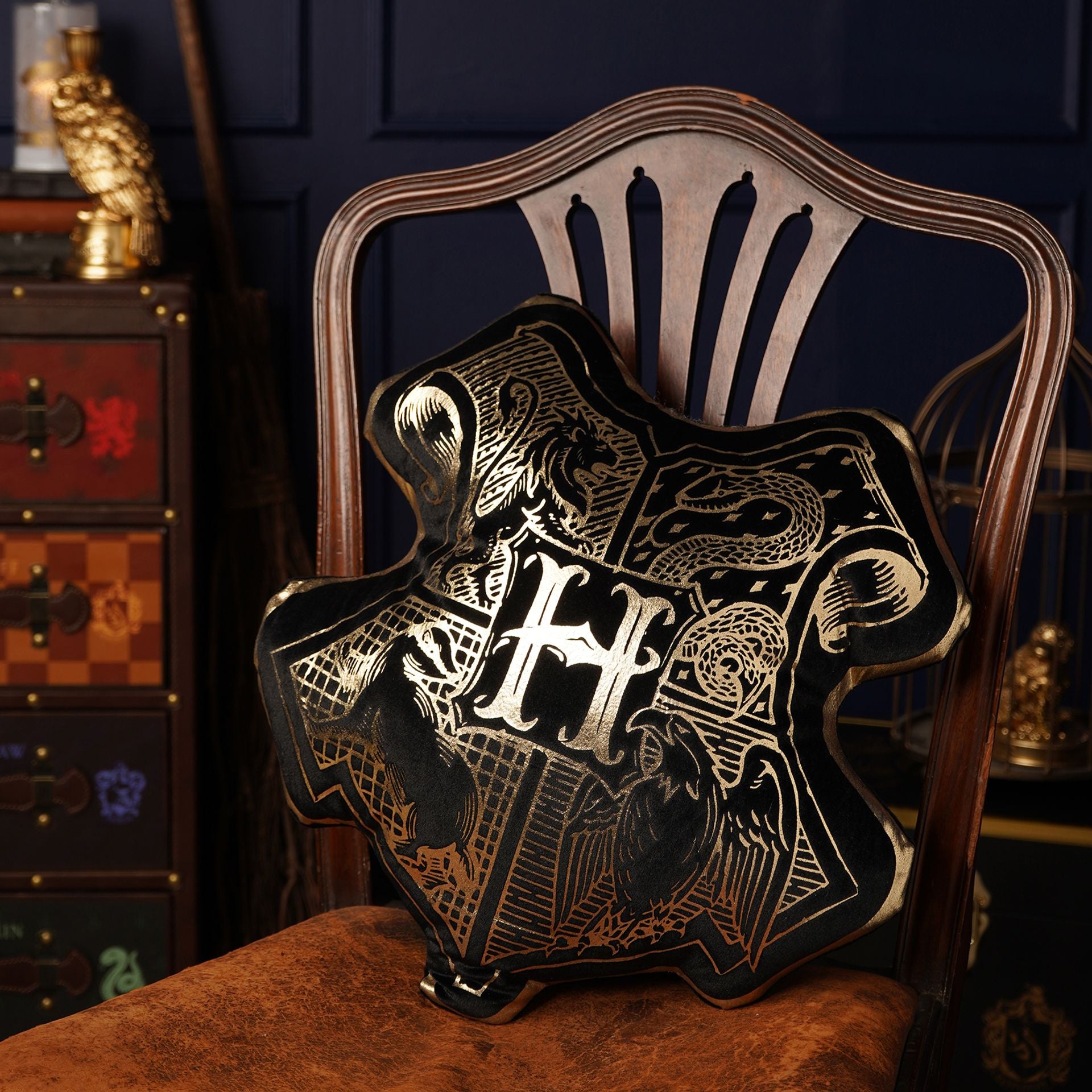 Harry Potter Alumni Velvet Cushion 43cm - Hogwarts Crest