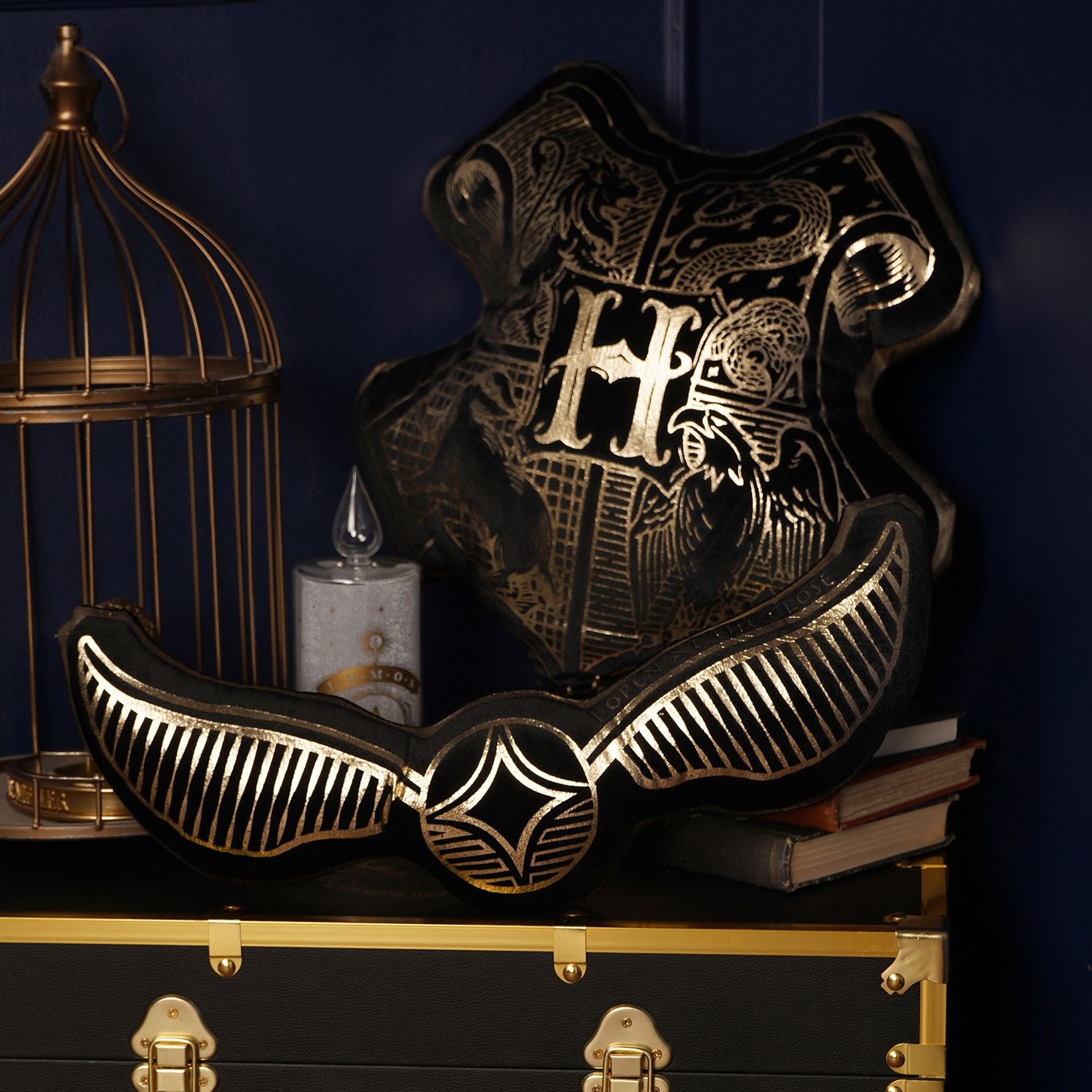 Harry Potter Alumni Velvet Cushion 43cm - Hogwarts Crest