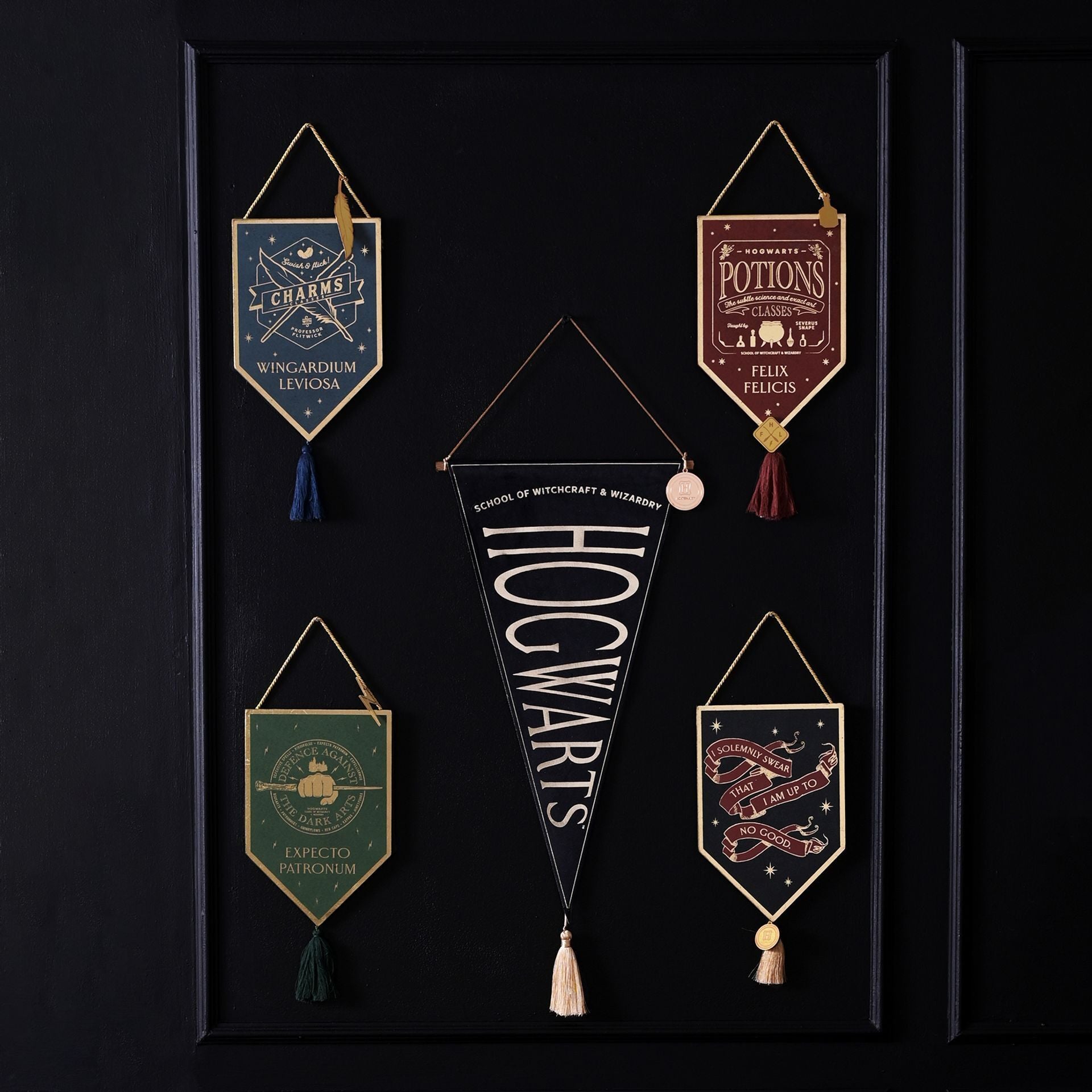 Warner Bros Harry Potter Alumni Pendent - Expecto Patronum