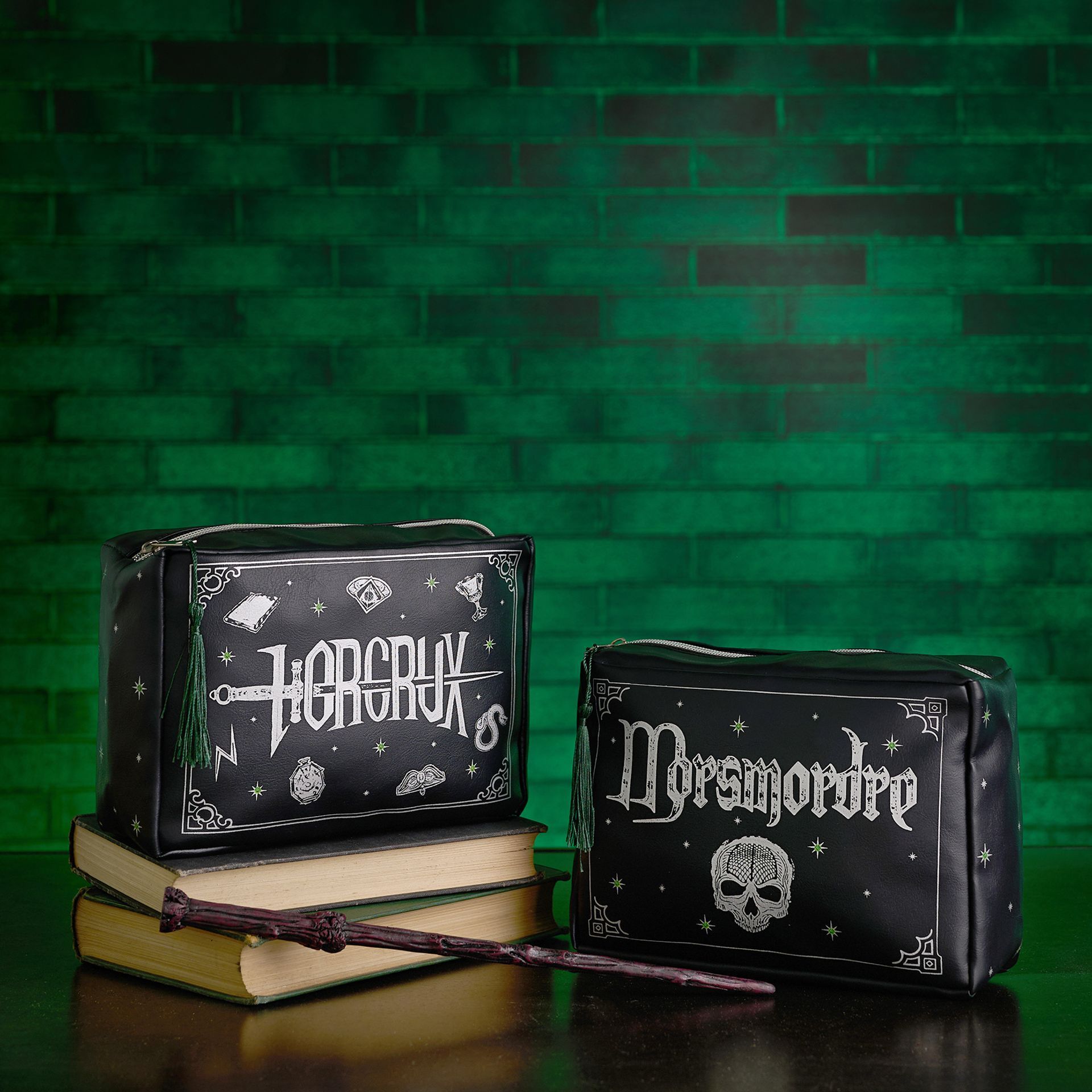 Warner Bros Harry Potter Dark Arts Wash Bag - Morsmorde