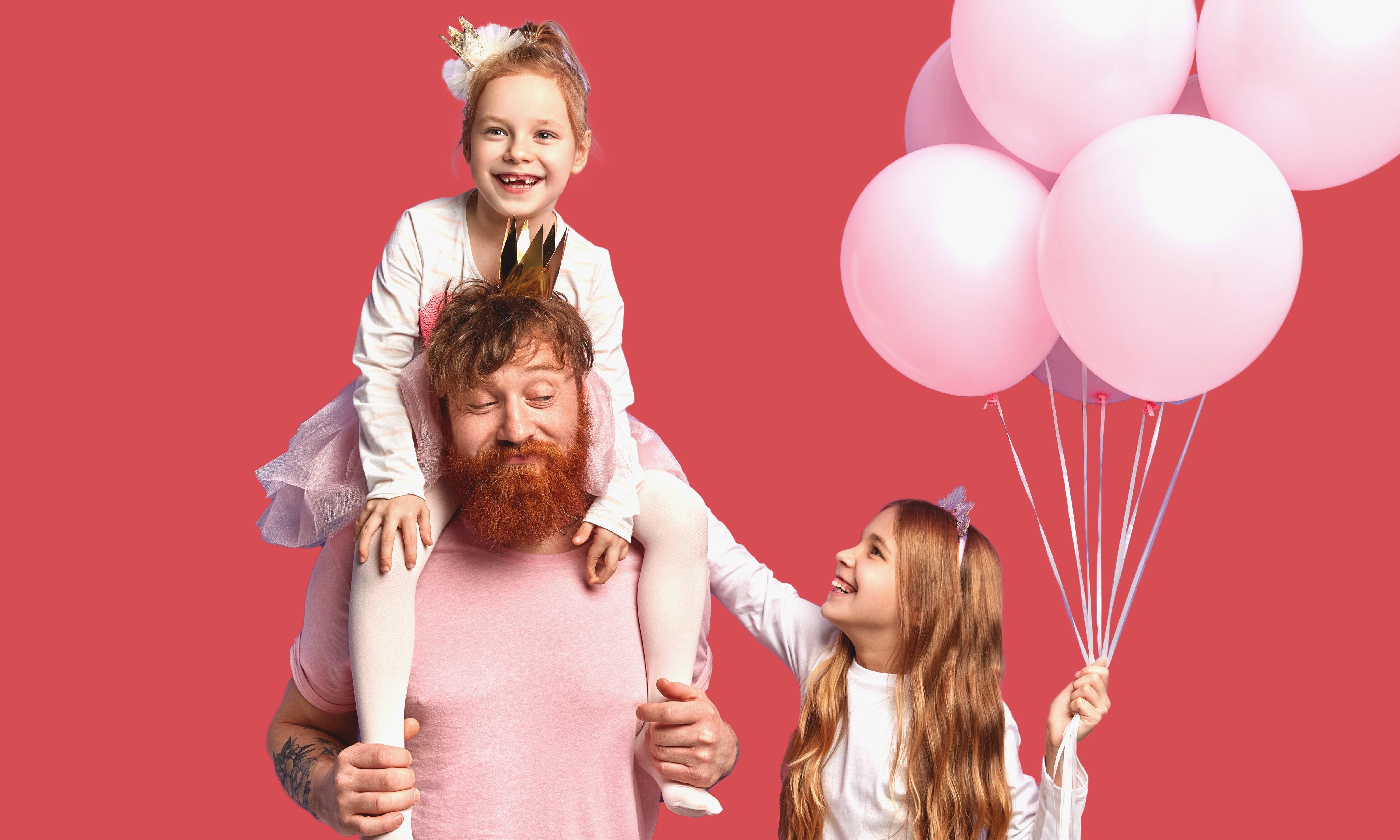 Image of Father celebrating birthday with kids. What To Get Your Dad For His Birthday?