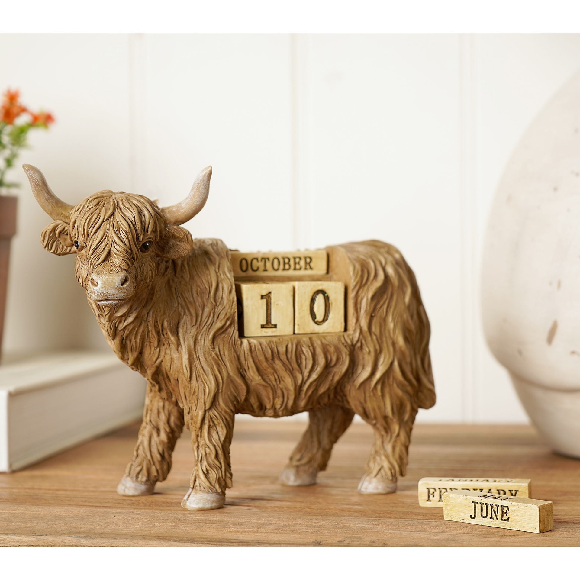 Country Living Highland Cow Figurine Calendar