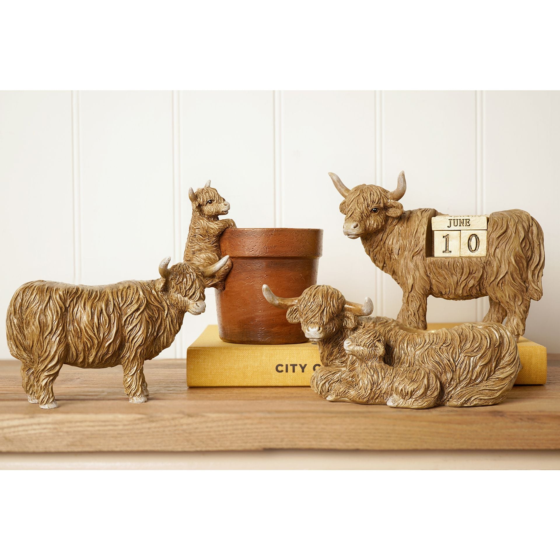 Country Living Highland Cow Figurine Calendar