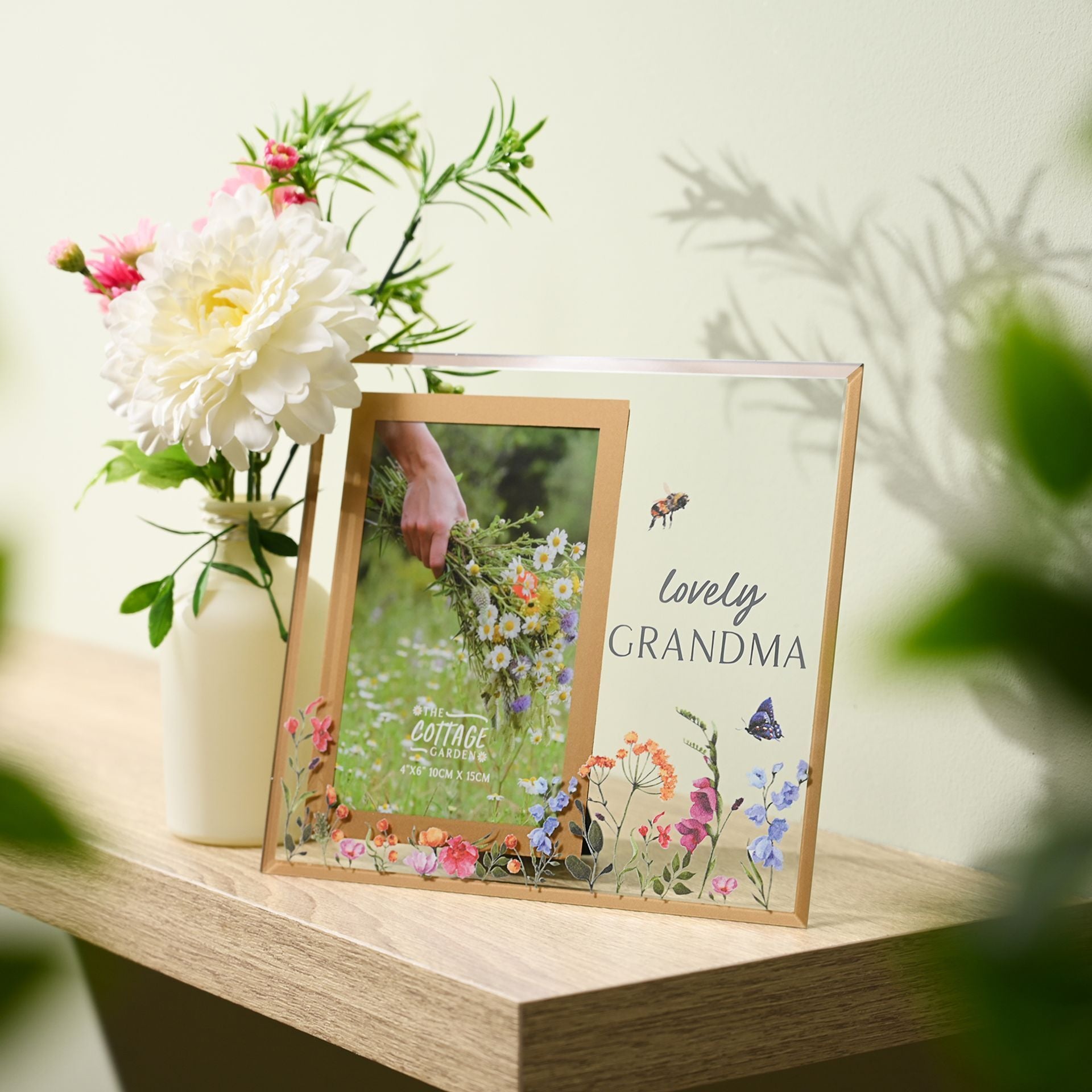 The Cottage Garden Glass Frame 4 x 6 "Grandma"