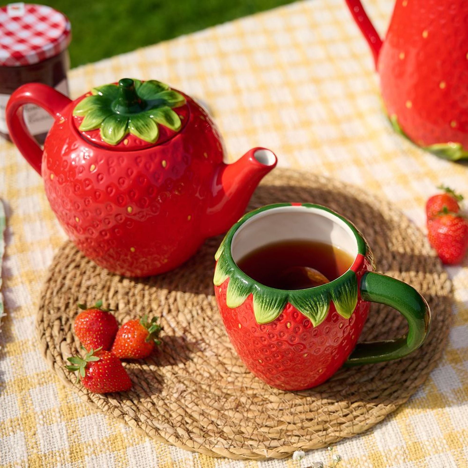 The Cottage Garden Mug - Strawberry