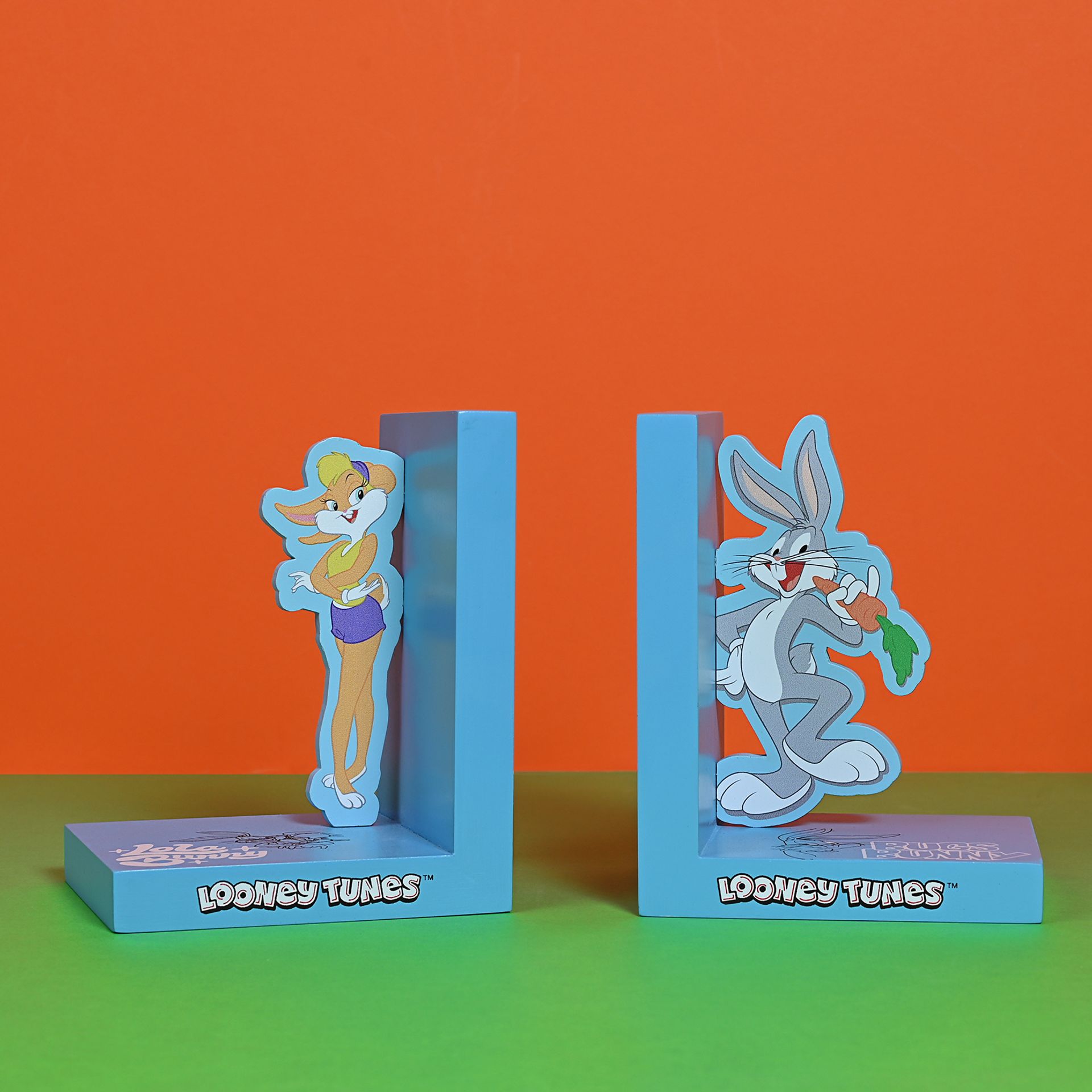 Warner Bros Looney Tunes Bugs Bunny And Lola Wooden Book Ends