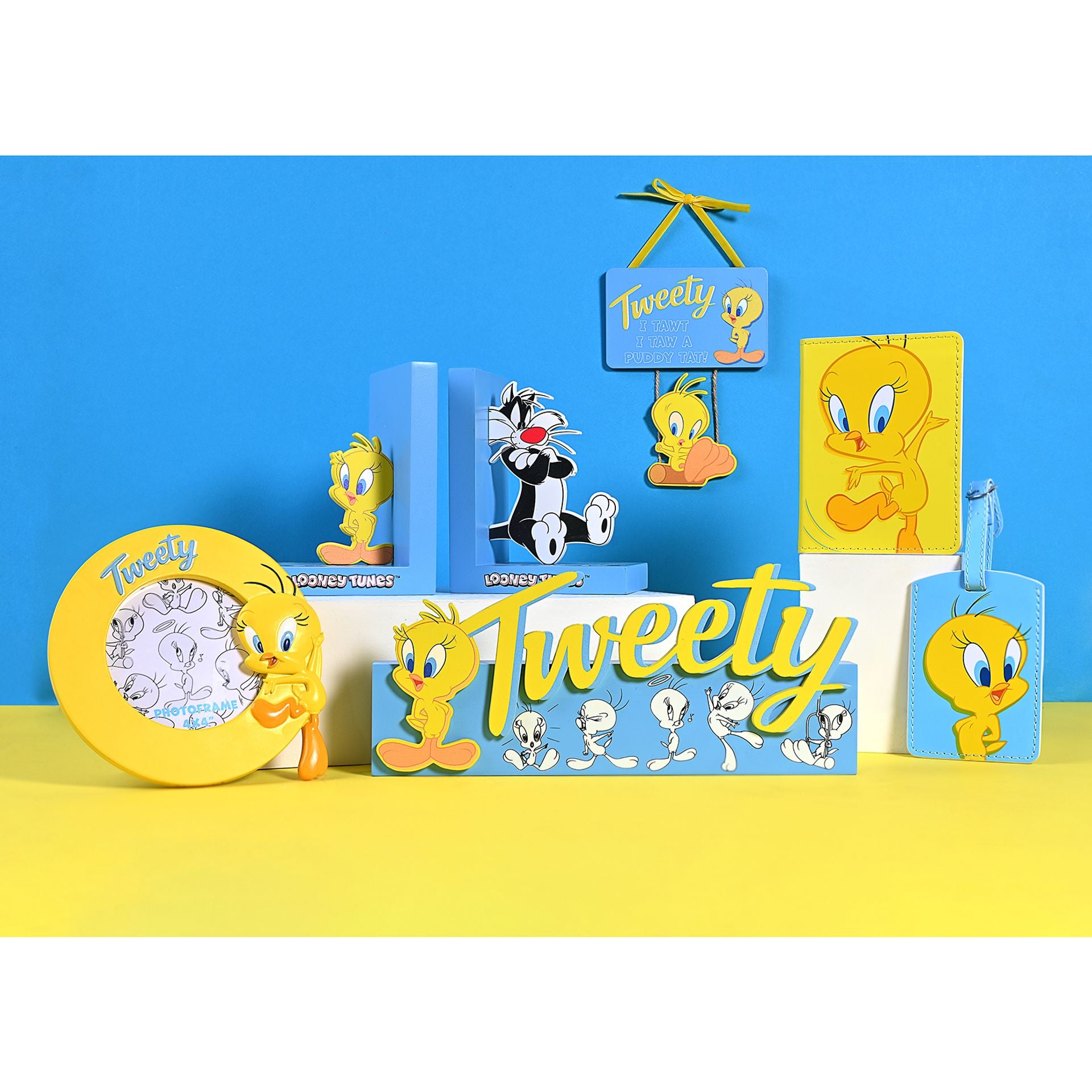 Warner Bros Looney Tunes Tweety Pie MDF Mantel Plaque - 28 x 13cm